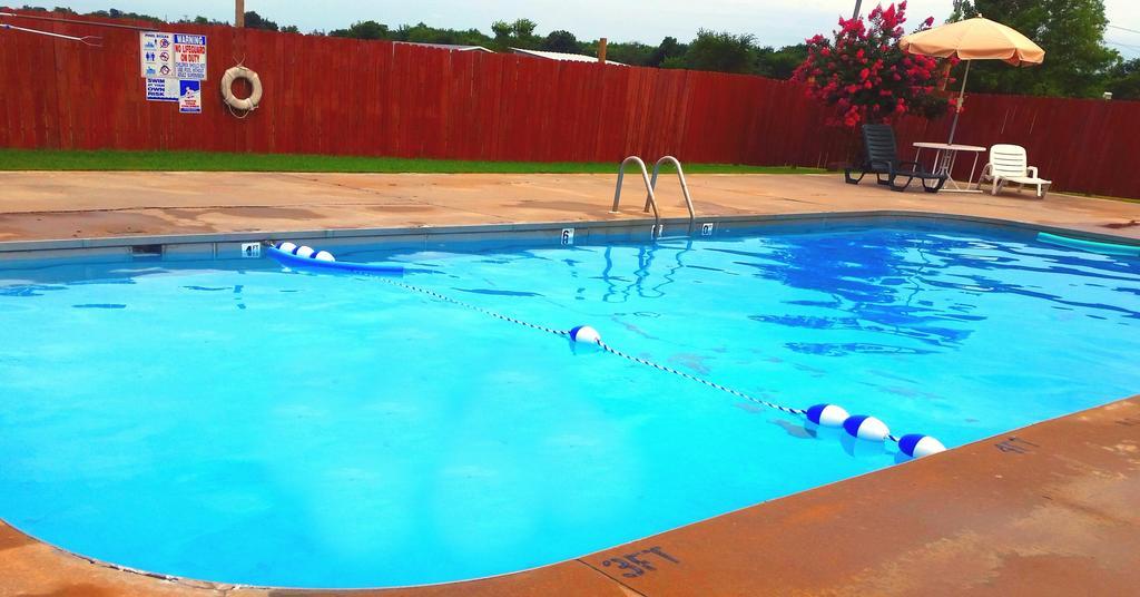Lake Eufaula Inn & Suites Checotah Екстер'єр фото