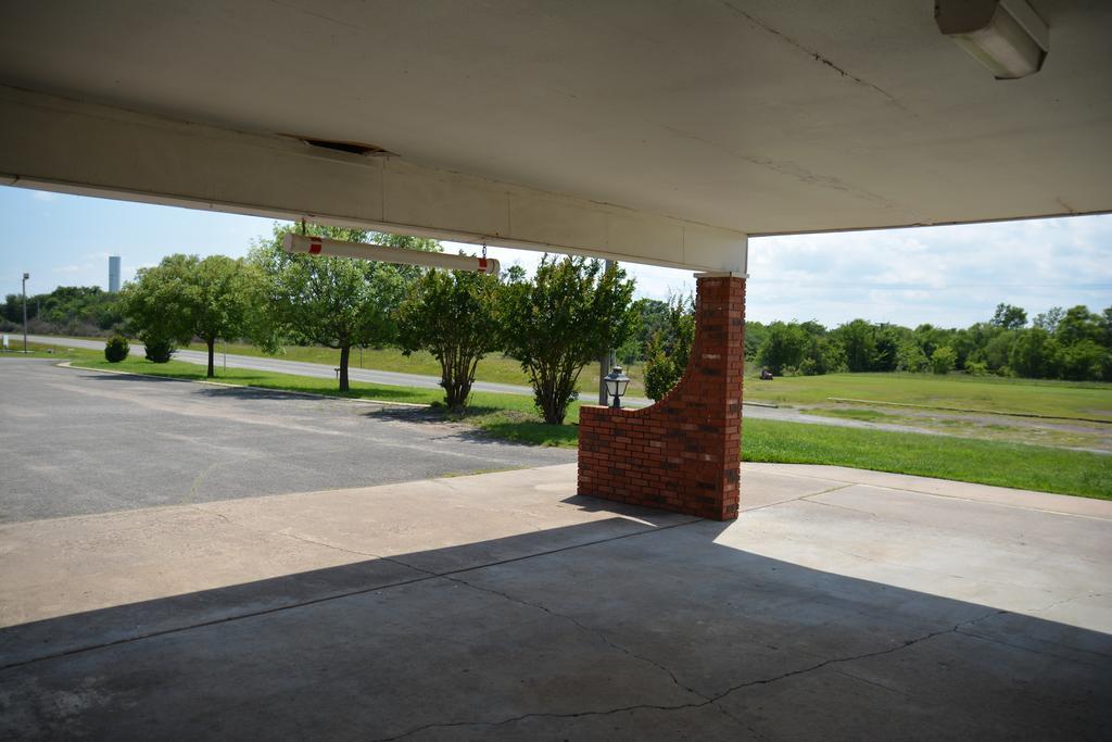 Lake Eufaula Inn & Suites Checotah Екстер'єр фото