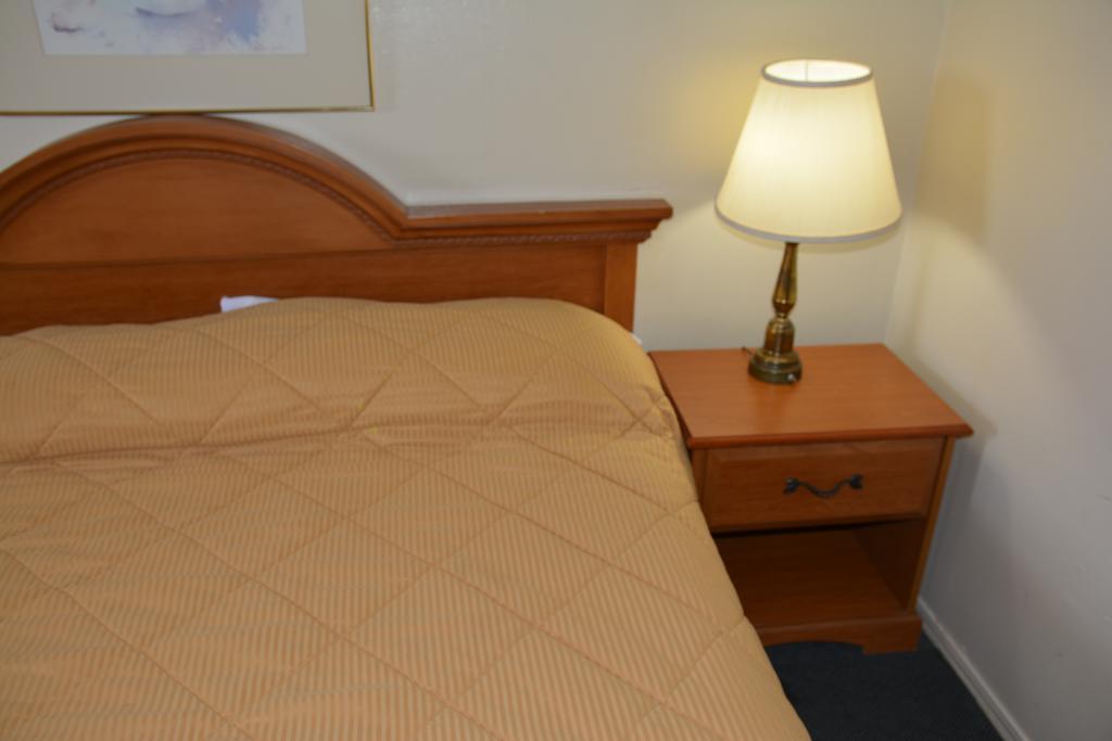 Lake Eufaula Inn & Suites Checotah Екстер'єр фото